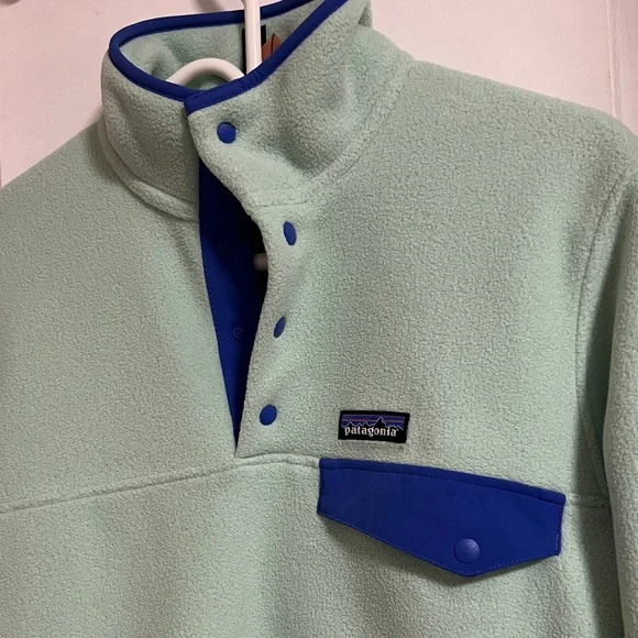 Patagonia Light Green Fleece with Blue Trim - Picture 2 of 6